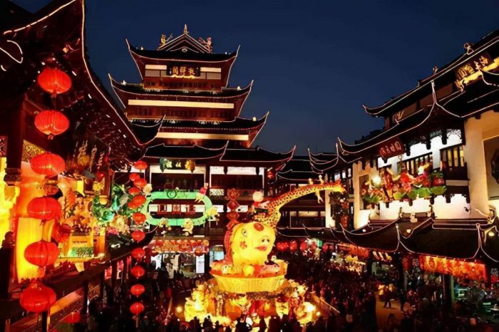 中国最著名的十大小吃街：厦门中山街上榜，上海城隍庙居榜首