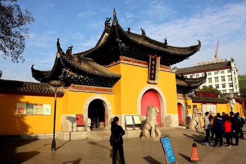 全国香火最旺寺庙排名榜：南普陀寺上榜，归元寺第一