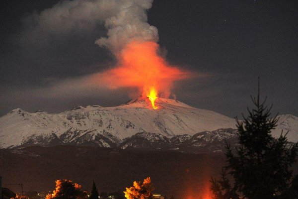 欧洲最高的火山：埃特纳火山海拔超3200米