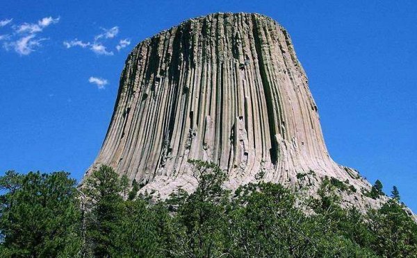 世界上最难攀登的山，魔鬼塔只有264米高