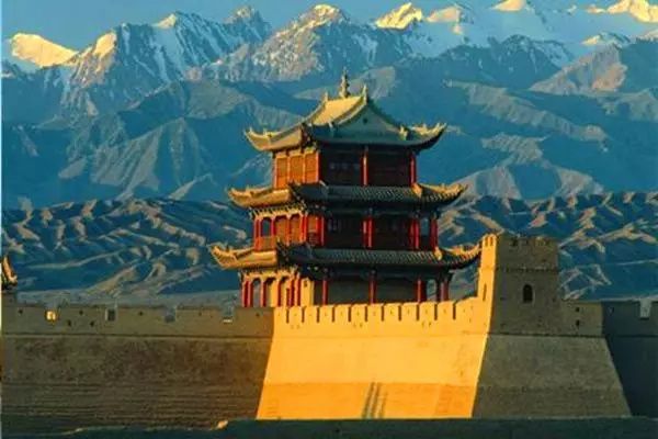 素有天下第一雄关之称的是哪个关？嘉峪关