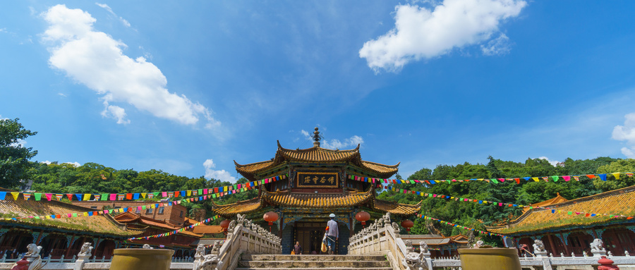 昆明十大著名寺庙 宝华寺上榜，第一是昆明市内最大的
