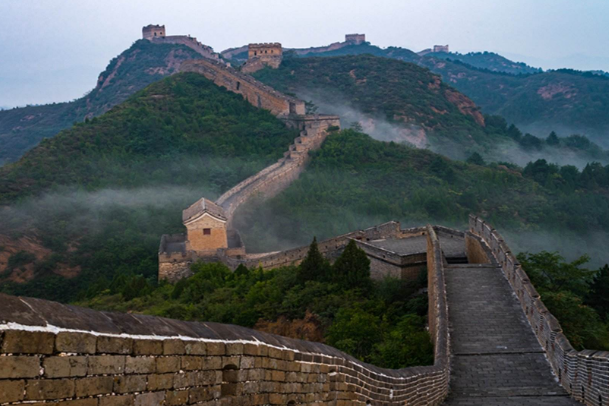 世界十大古建筑奇迹：金字塔排第二，长城列居榜首