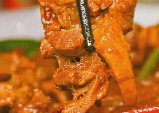 内蒙古最出名的7道家常菜：爆炒羊羔肉、巴盟烩菜全上榜