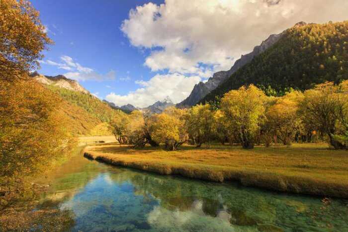 中国著名山水景点排行榜前十名，稻城亚丁排第一位