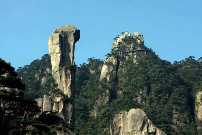 中国十大动物石景观：巨蟒出山/猴王献宝·三清山上榜