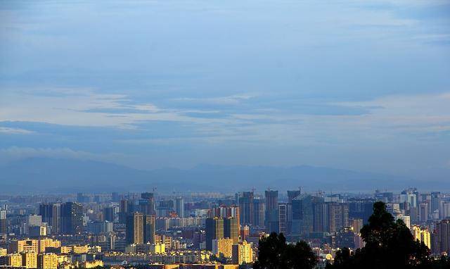 2020避暑城市排名，昆明荣登榜首，承德紧随其后