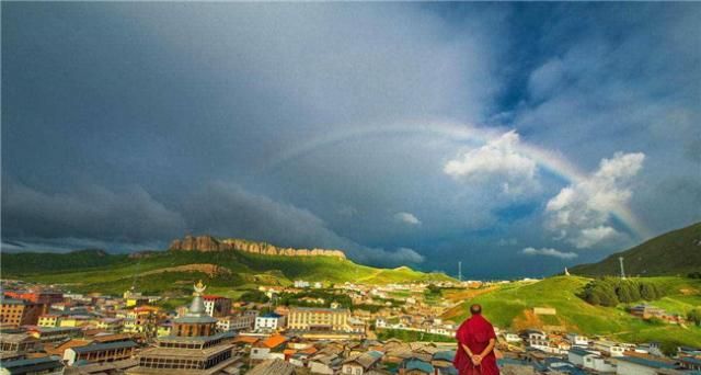 甘肃十大旅游景点排行榜，甘肃最值得一去的景点！
