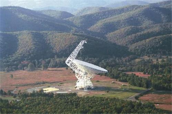 世界上最大的可移动望远镜：绿岸望远镜高146米，重7700吨