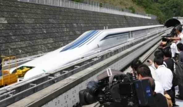 世界上最快的磁悬浮列车，LO型磁悬浮列车时速达603公里