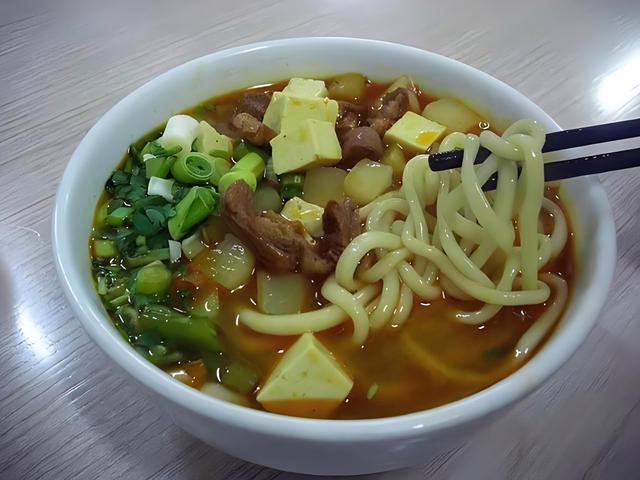 宁夏著名的十大美食：烩羊杂碎上榜，羊肉老搓面排第一位