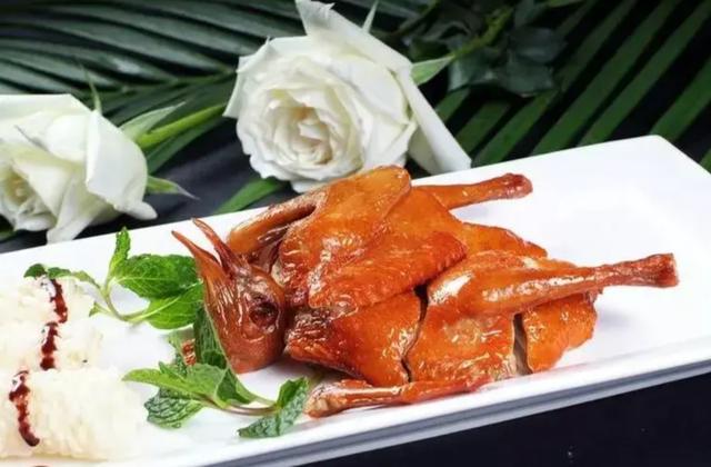 粤菜里10道经典菜品：上汤焗龙虾上榜，红烧乳鸽居魁首