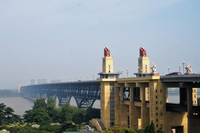 南京著名的六大地标建筑，南京长江大桥排在第一位