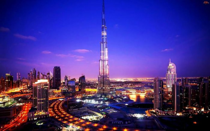 世界上最高的高楼：迪拜塔高度达828米，共162层
