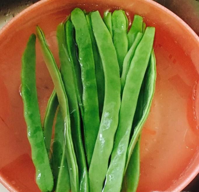 如何制作好吃的豆角木耳面卤汤？