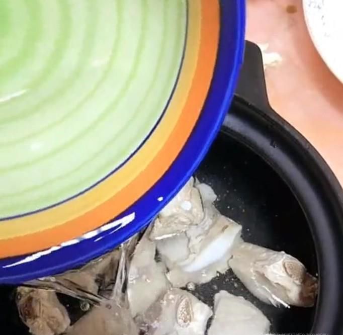 怎样做排骨玉米胡萝卜汤,胡萝卜玉米排骨汤怎么做好吃