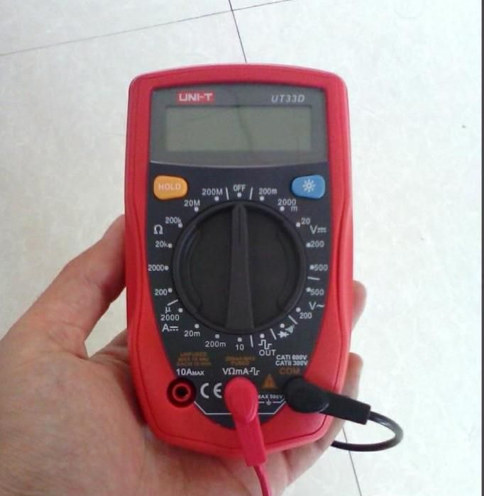 如何用数字万用表测量家用插座电压?