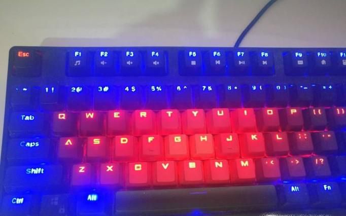 如何设置机械键盘背光灯