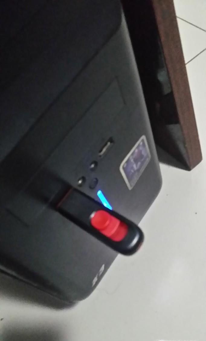 电脑如何利用u盘重装系统