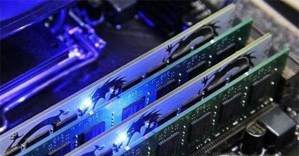 电脑主机运行正常显示器黑屏怎么解决？