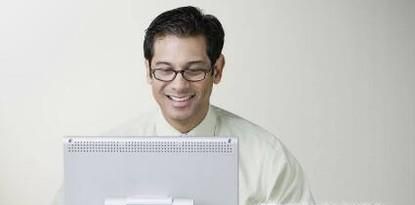 电脑玩游戏突然很卡怎么办