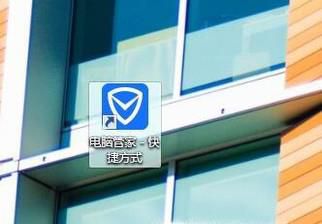 如何看自己的电脑，能不能玩英雄联盟lol