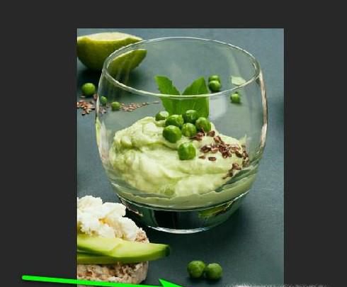 怎样在photoshop中消除画面的多余东西