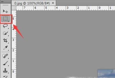 在PS中，如何在保留背景的情况下把人P掉？