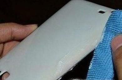硅胶的手机壳脏了怎么去除