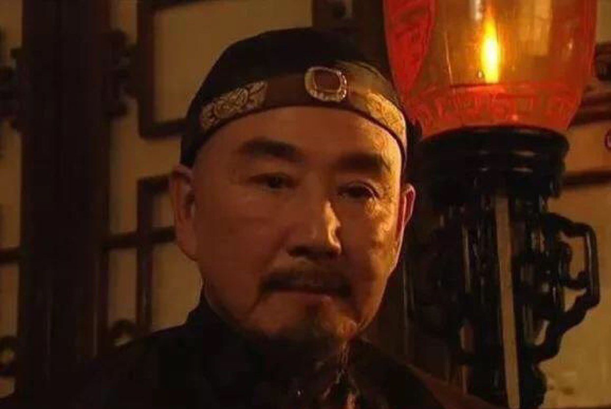 二月河的小说中，有哪些严重违背史实的部分？