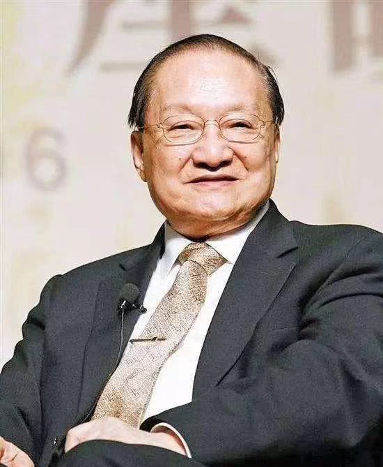 如何看待金庸的商业江湖？他是如何成为最有钱的文人的？