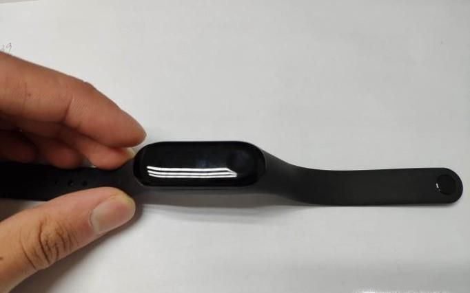 小米手环3怎么取下来