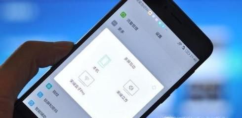 华为荣耀八如何设置互动屏保?