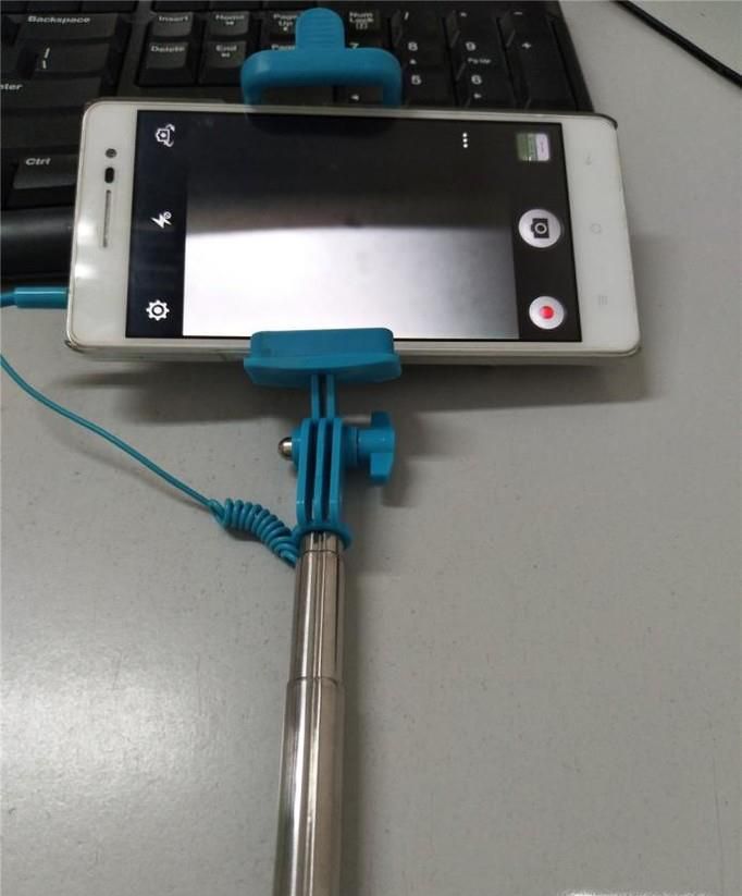 自拍杆怎么连接手机才可以用