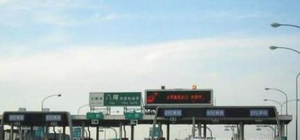 过收费站，新手停车取卡，有哪些注意事项？