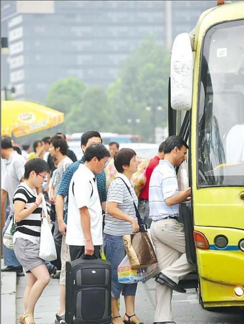 坐地铁能把行李箱包带进去吗