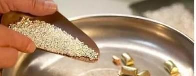 正确清洗黄金的方法
