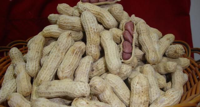 生吃花生米好不好？