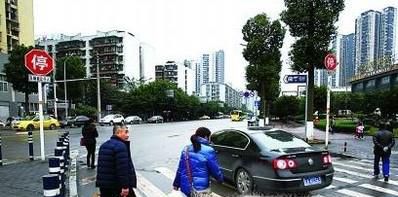 行人过红绿灯路口注意事项