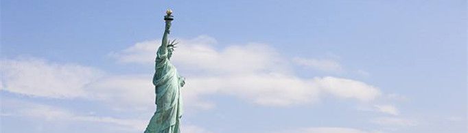 为什么自由女神像老站在纽约港？