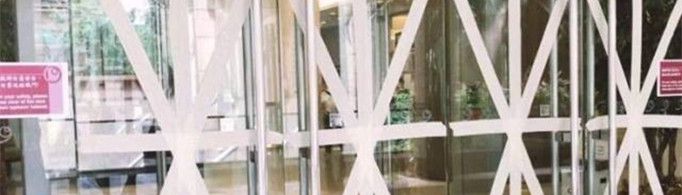 台风玻璃为什么要贴米型胶带？