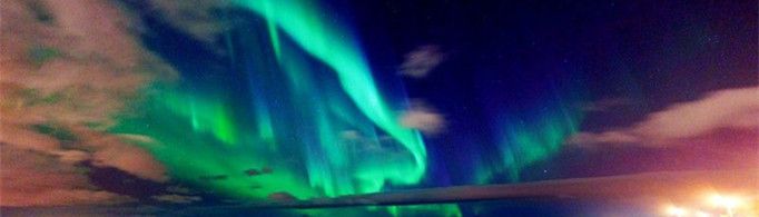 极光为什么出现在两极?