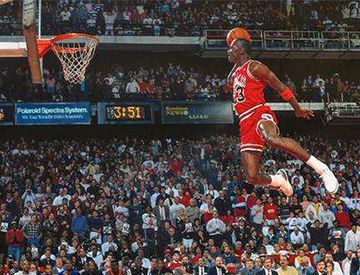 人不弯膝盖能跳起来吗？