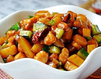 究竟是“宫爆鸡丁”还是“宫保鸡丁”？