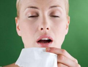 打喷嚏时为何眼睛睁不开？