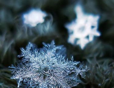 雪花真的是白色的吗？