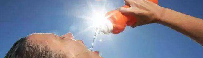 为何剧烈运动后不应喝白开水？