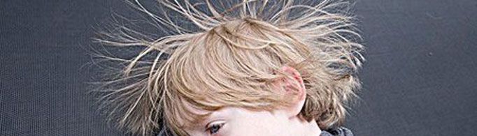 头发是如何带上静电的？