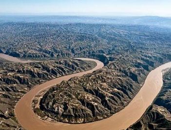 为什么黄河水是黄色的？