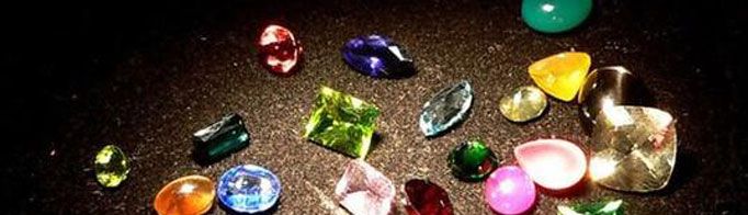 为什么宝石是五颜六色的?